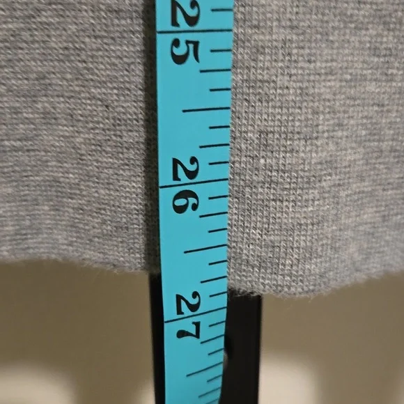 Everlane 100% Human Sweatshirt - Picture 7 of 7